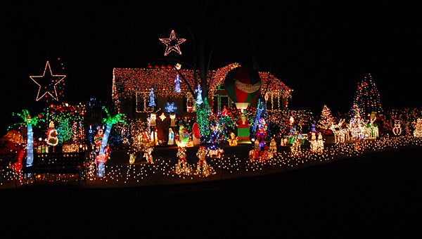 Pelham house boasts 60,000 Christmas lights - Shelby County Reporter