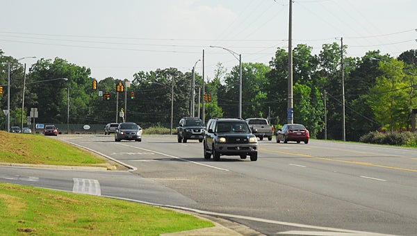 Alabama 119 currently shrinks from four lanes to two lanes at its intersection with Shelby County 26 near the Publix shopping center. (Reporter Photo/Neal Wagner)