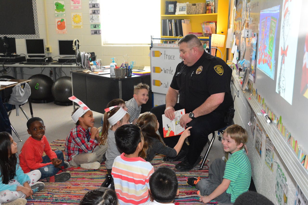 Pelham students celebrate Read Across America Day - Shelby County ...